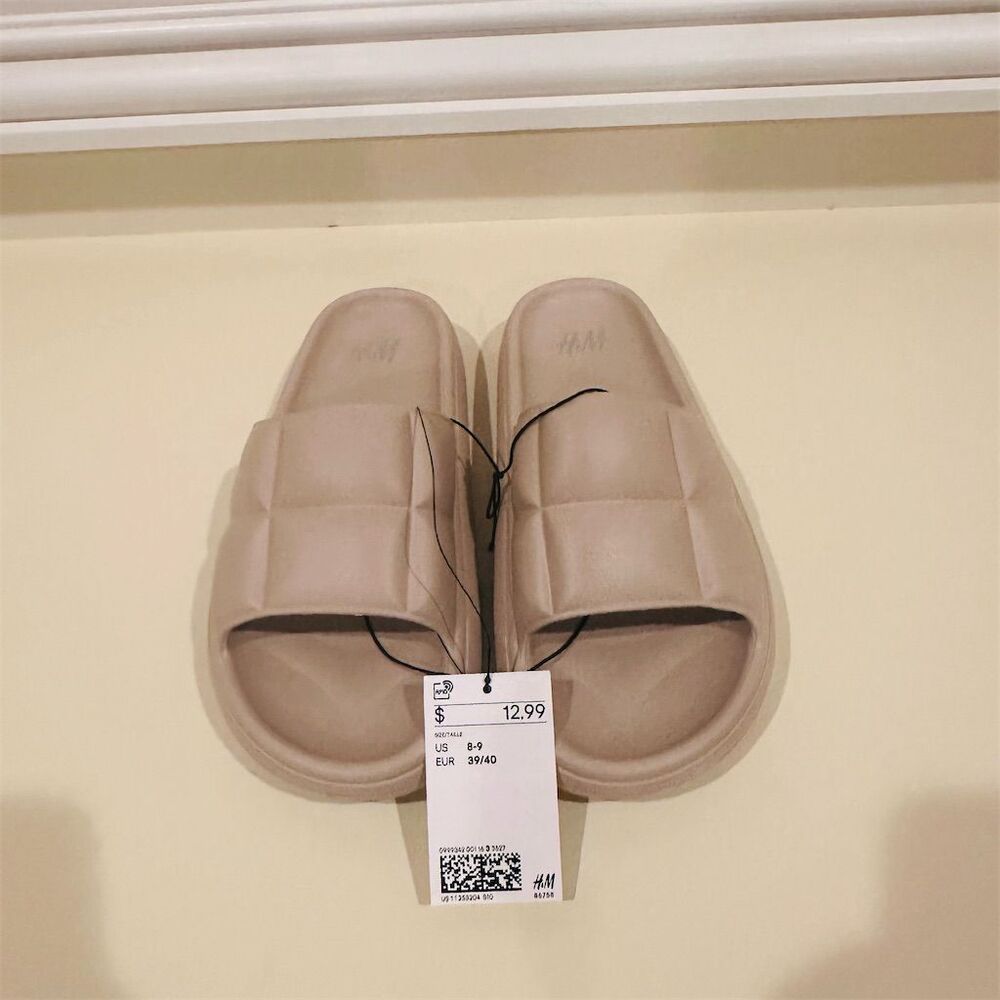 H&M Women's Quilted Pool Slides Beige Sandals Size 8-9 Casual Summer Footwear